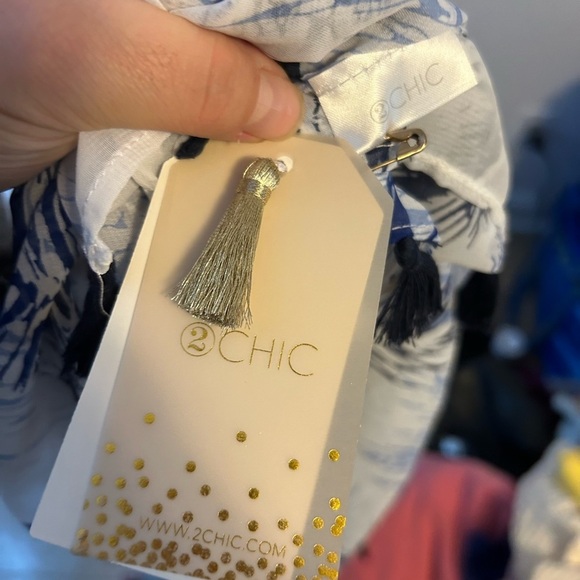 NWT 2CHIC TASSEL FEATHER PRINT BEACH COVER UP - Picture 3 of 4